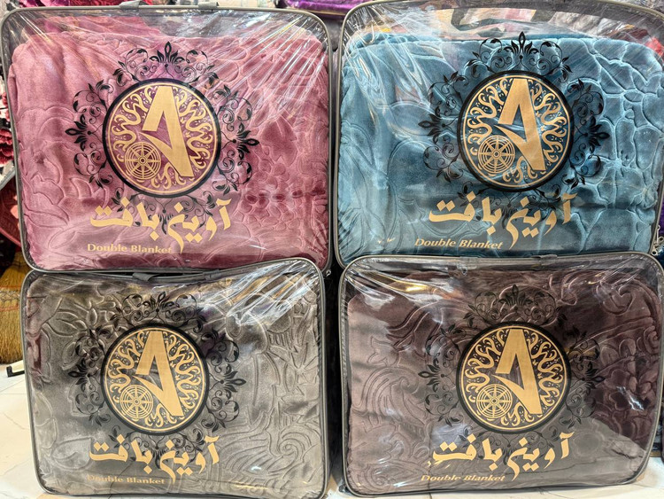 پتو دونفره تکرنگ آوین سنگین وزن جنس پلی استر